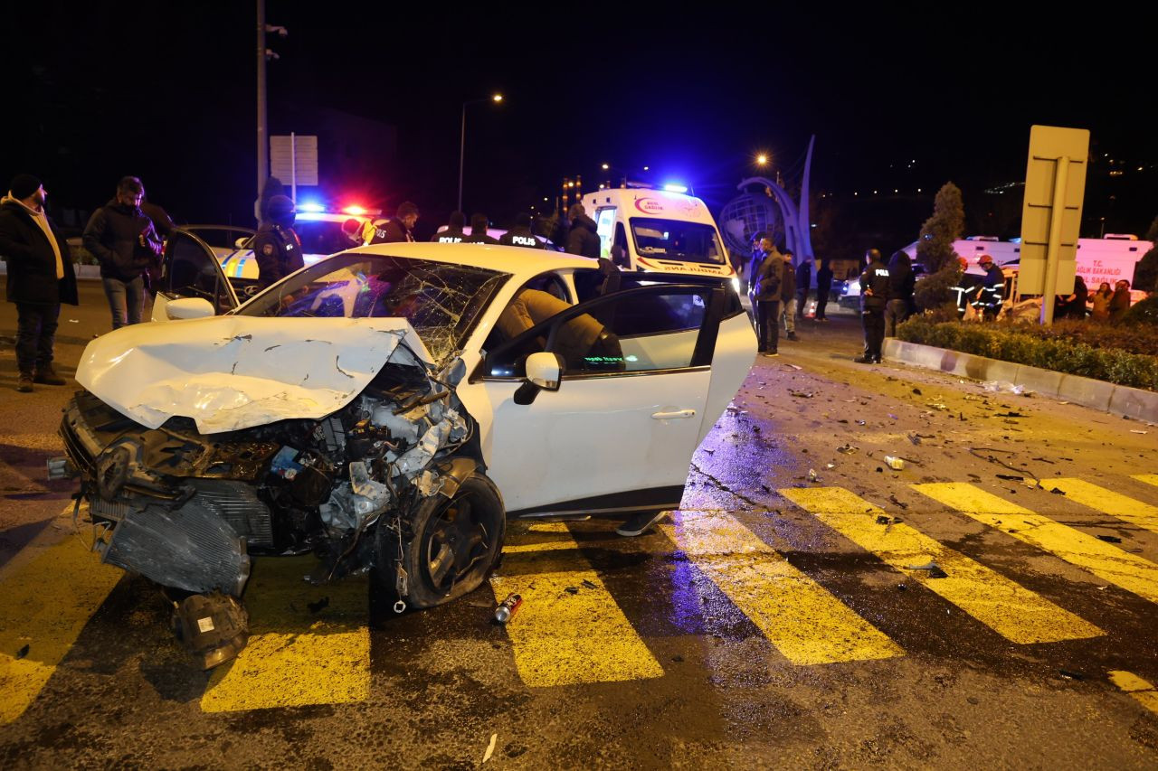 Nevşehir'de Otomobil İle Hafif Ticari Araç Çarpıştı: 9 Yaralı - Sayfa 2