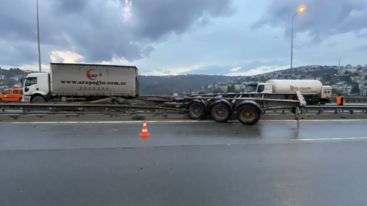 TEM Otoyolu'nda Makaslama Yapan Tırdan Konteyner Düştü, Dorse Bariyere Girdi: 1 Yaralı! - Sayfa 6