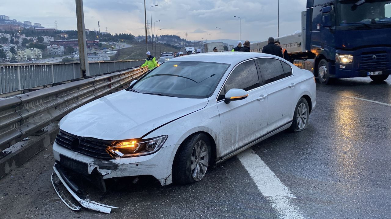 TEM Otoyolu'nda Makaslama Yapan Tırdan Konteyner Düştü, Dorse Bariyere Girdi: 1 Yaralı! - Sayfa 7