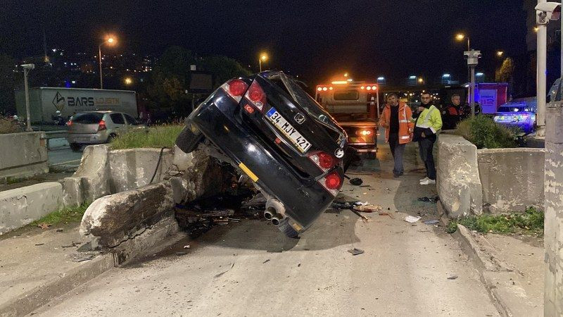 Kocaeli'de Otomobil Beton Bariyere Çarptı: 5 Genç Yaralandı! - Sayfa 5