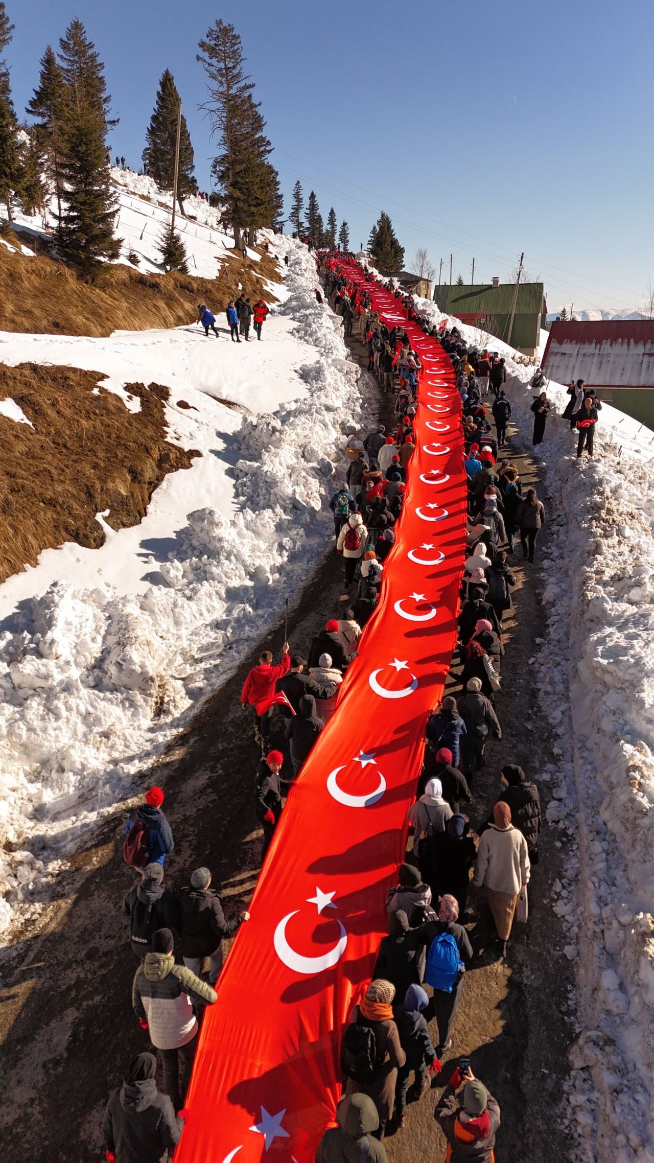 Sarıkamış Şehitleri İçin Sis Dağı'nda Türk Bayrağı İle Yürüdüler - Sayfa 10