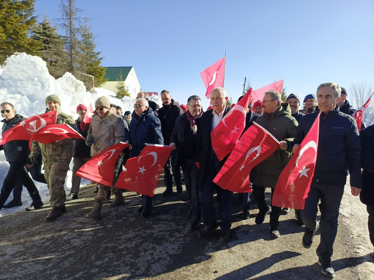 Sarıkamış Şehitleri İçin Sis Dağı'nda Türk Bayrağı İle Yürüdüler - Sayfa 8