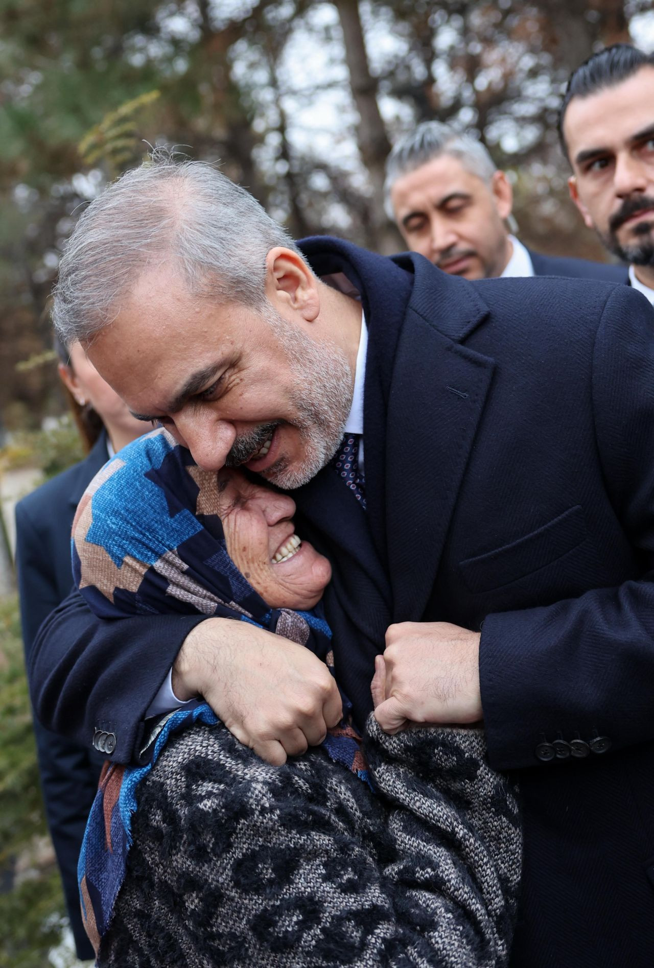 Bakan Hakan Fidan, Şehit Ömer Halisdemir'in Kabrini Ziyaret Etti - Sayfa 4