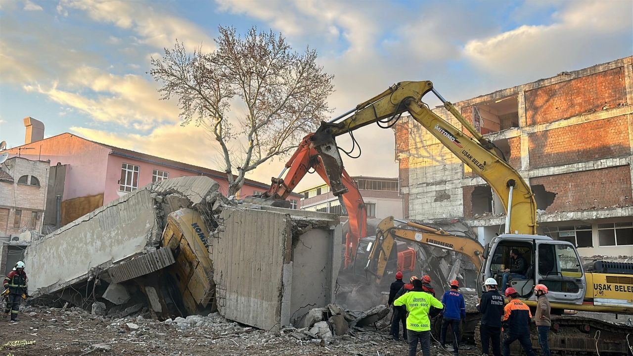 Uşak’ta Yıkım Sırasında Göçük: Operatör Hayatını Kaybetti - Sayfa 5