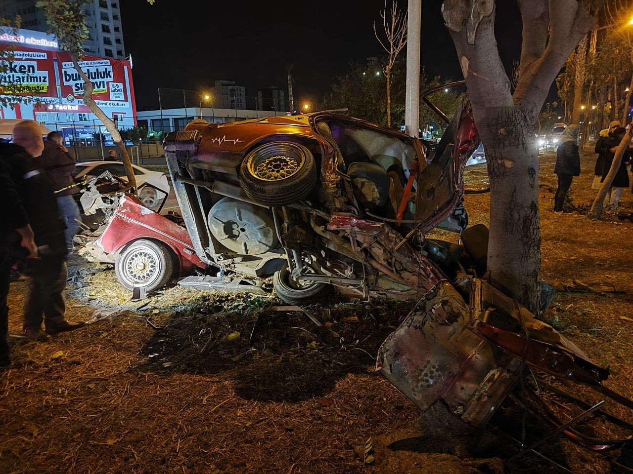 Adana’da Feci Kaza: Ağaçlara Çarpan Otomobil İkiye Ayrıldı, 1 Ölü, 2 Yaralı - Sayfa 3