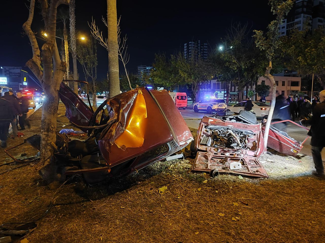 Adana’da Feci Kaza: Ağaçlara Çarpan Otomobil İkiye Ayrıldı, 1 Ölü, 2 Yaralı - Sayfa 4