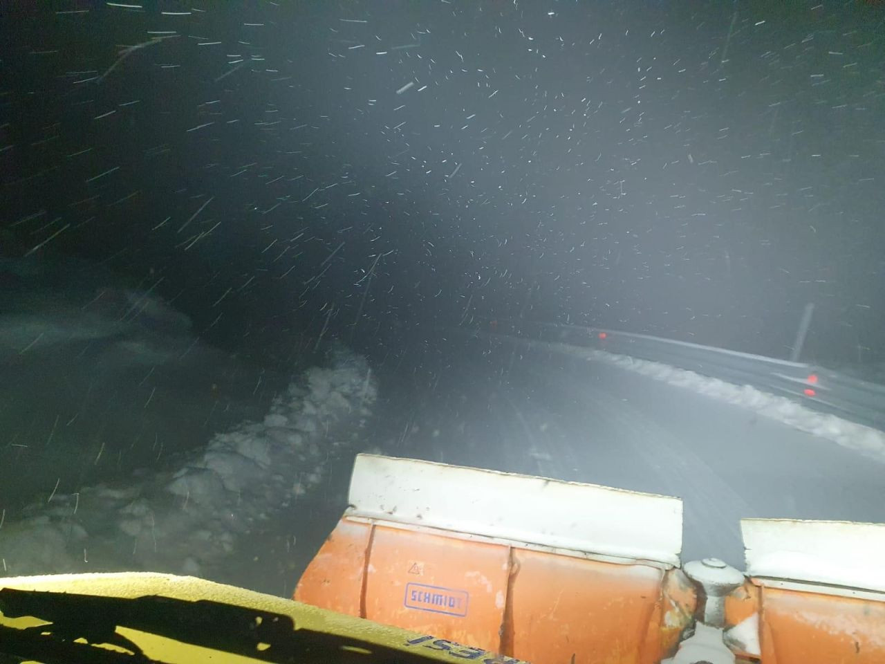 Elazığ’da Kar Yağışı Başladı: Hazarbaba Yolunda Mahsur Kalan Araçlar Kurtarılıyor - Sayfa 2