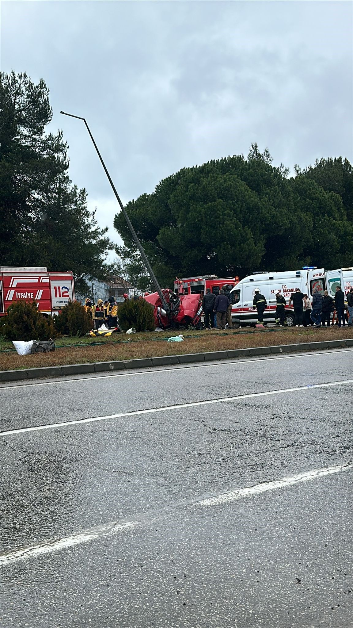 Samsun’da Otomobil Aydınlatma Direğine Çarptı: 2 Yaralı - Sayfa 2