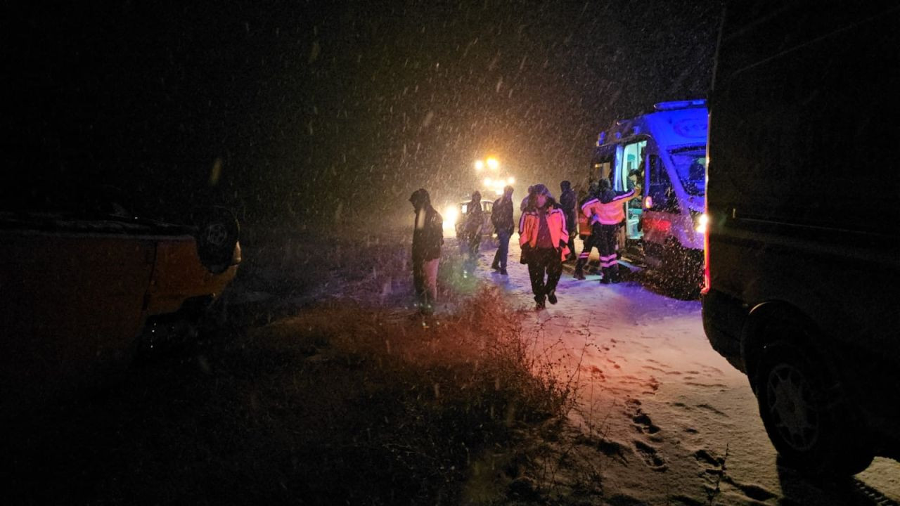 Bitlis’te Minibüs Takla Attı: 3 Kişi Yaralandı - Sayfa 2