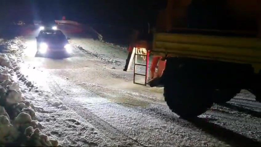 Elazığ Hazarbaba Yolunda Mahsur Kalan Araçlar Kurtarıldı - Sayfa 1