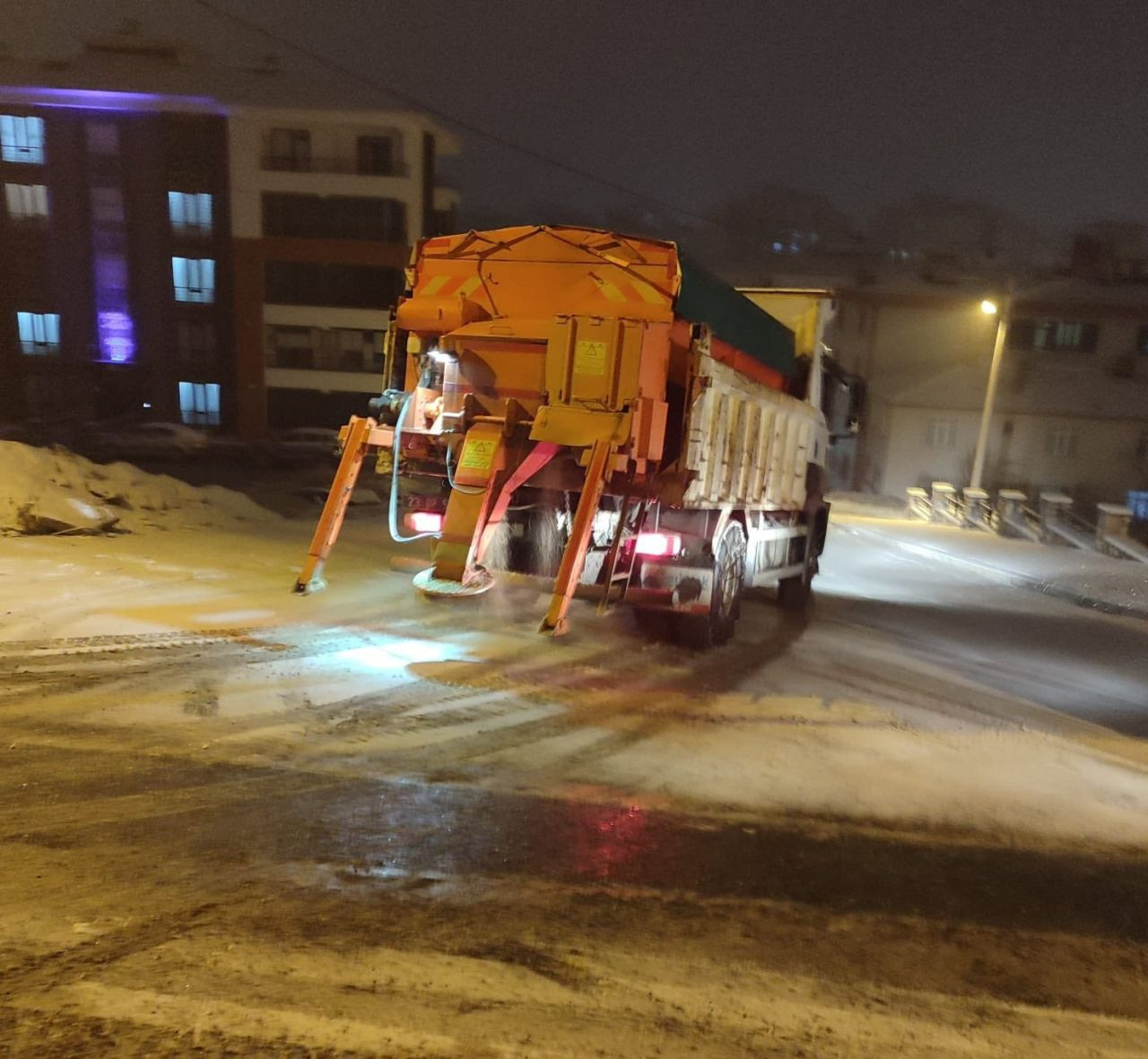 Elazığ’da Buzlanmaya Karşı Tuzlama Çalışması Başlatıldı - Sayfa 1