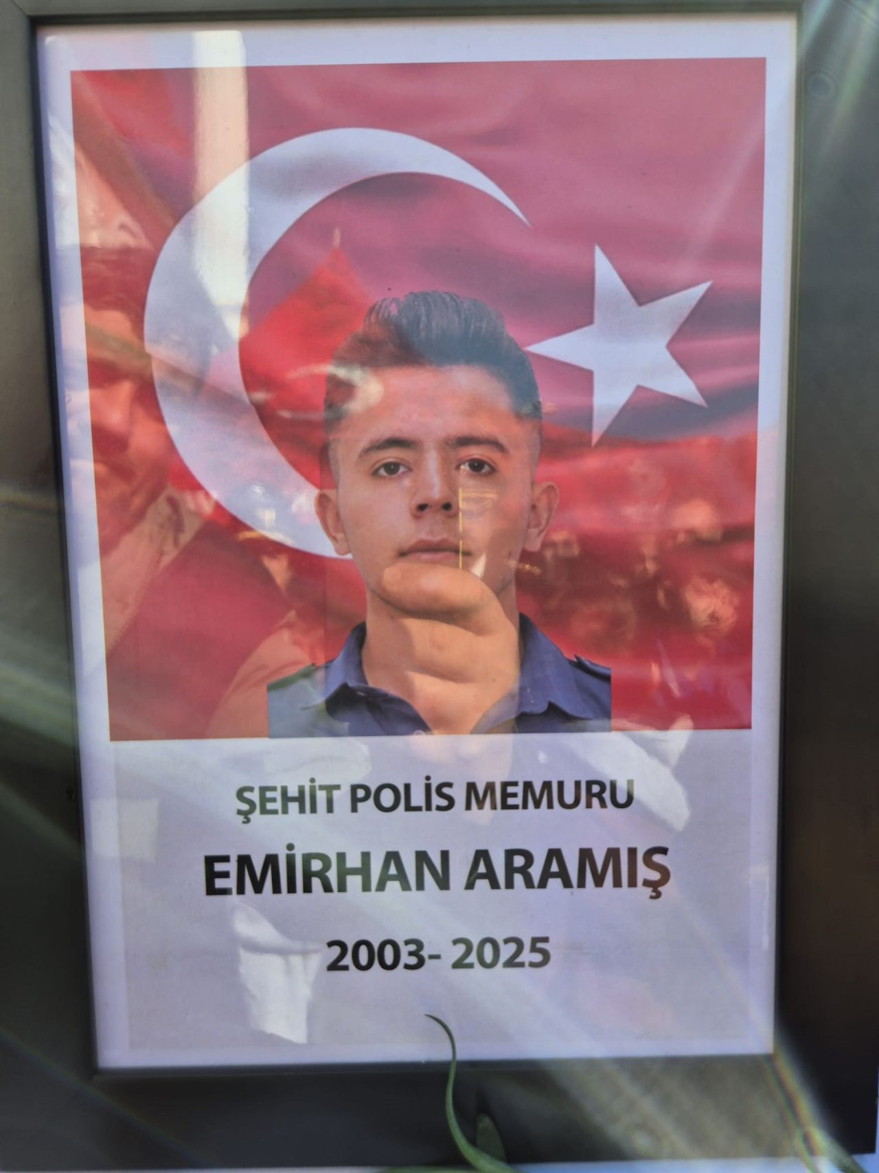 Şehit polis memuru Emirhan Aramış son yolculuğuna uğurlandı - Sayfa 8