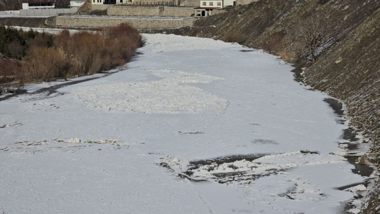 Hakkari'de Zap Suyu dondu - Sayfa 4