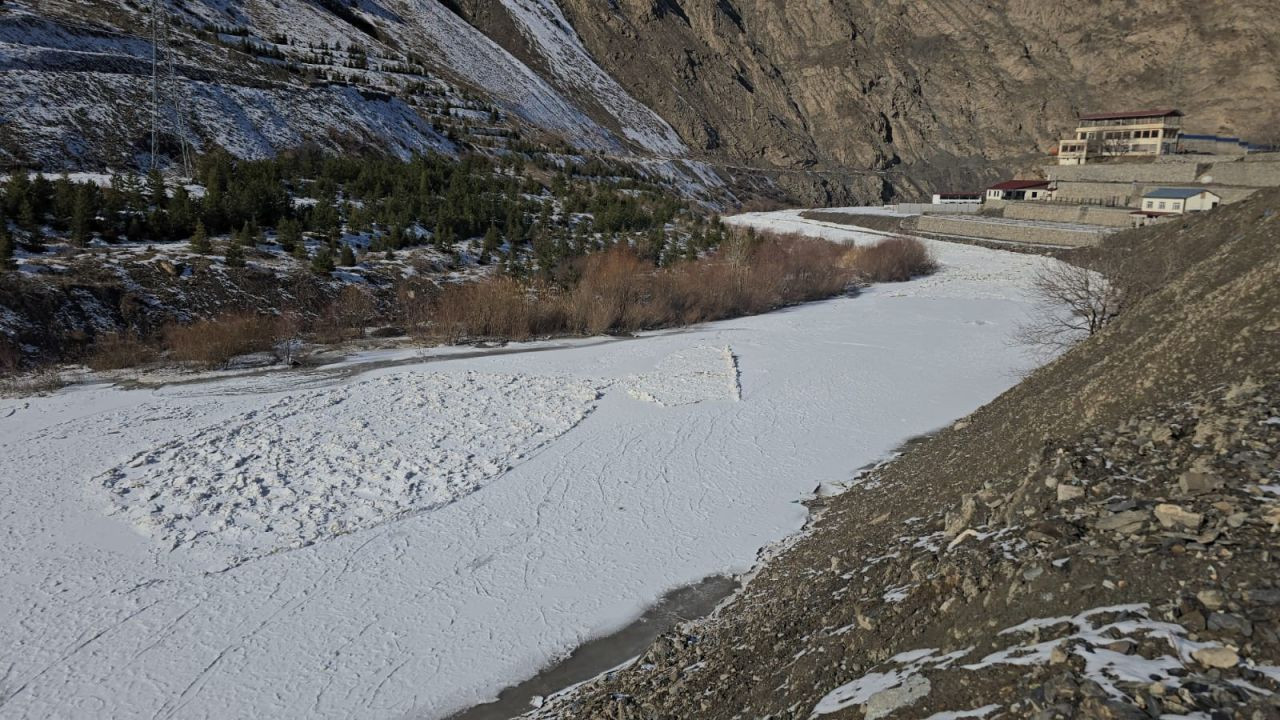 Hakkari'de Zap Suyu dondu - Sayfa 1