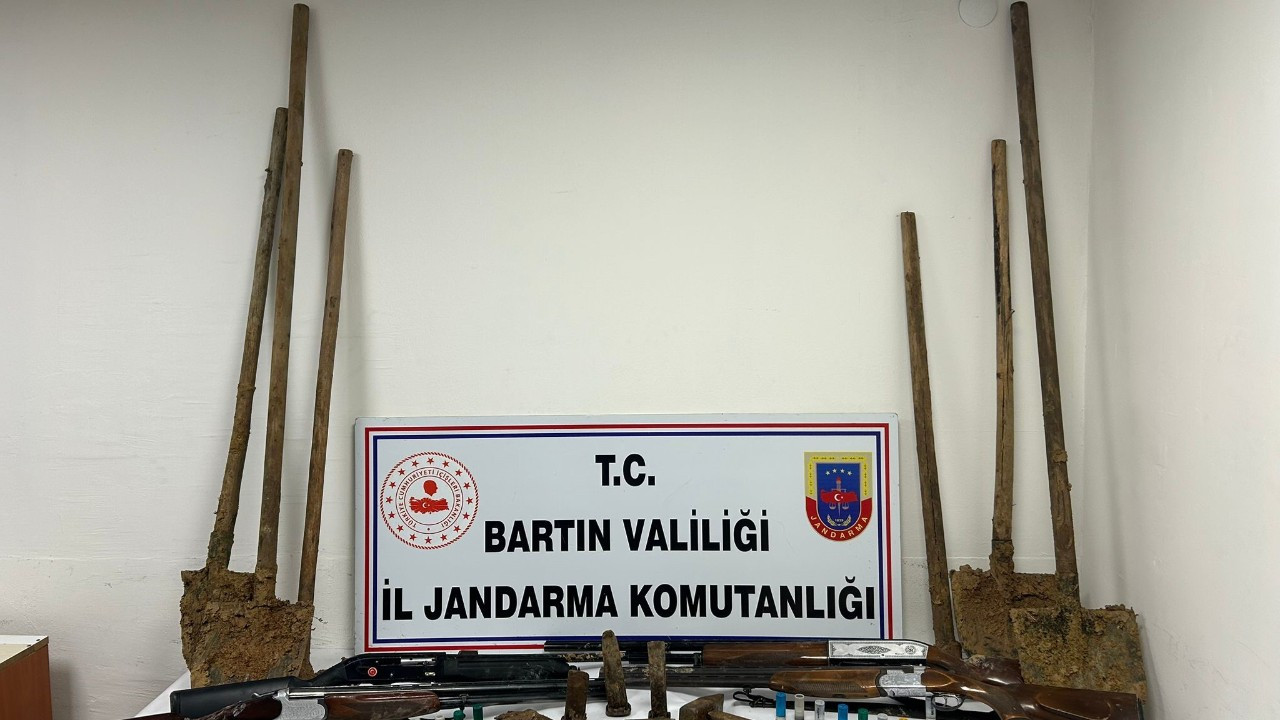 Bartın’da Ormanda Define Arayan 5 Kişi Suçüstü Yakalandı