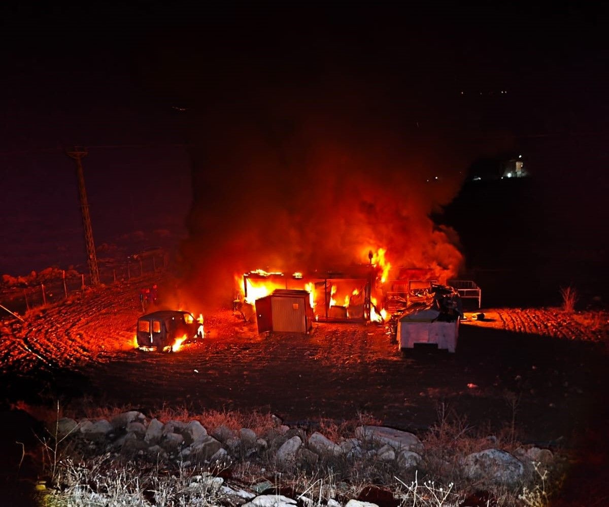 Batman’da Boş Baraka ve Araç Alevlere Teslim Oldu - Sayfa 1