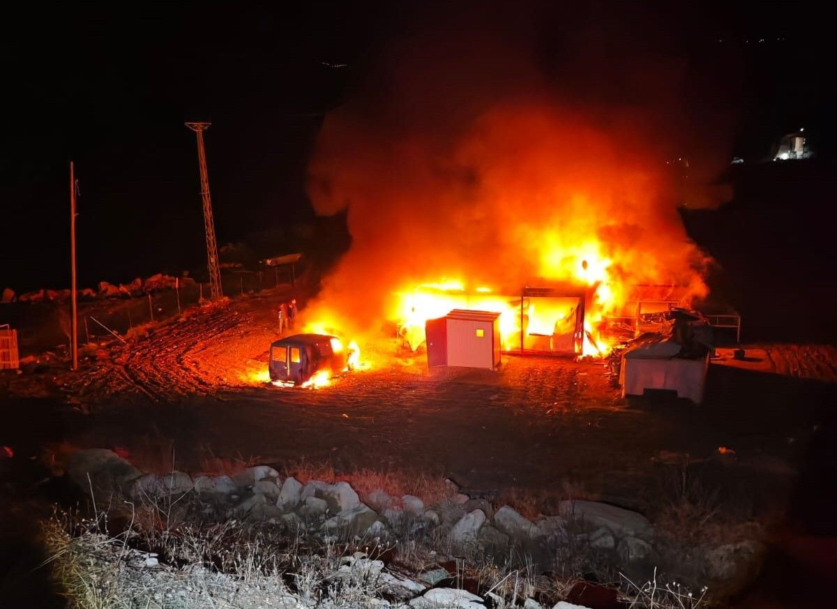 Batman’da Boş Baraka ve Araç Alevlere Teslim Oldu - Sayfa 2