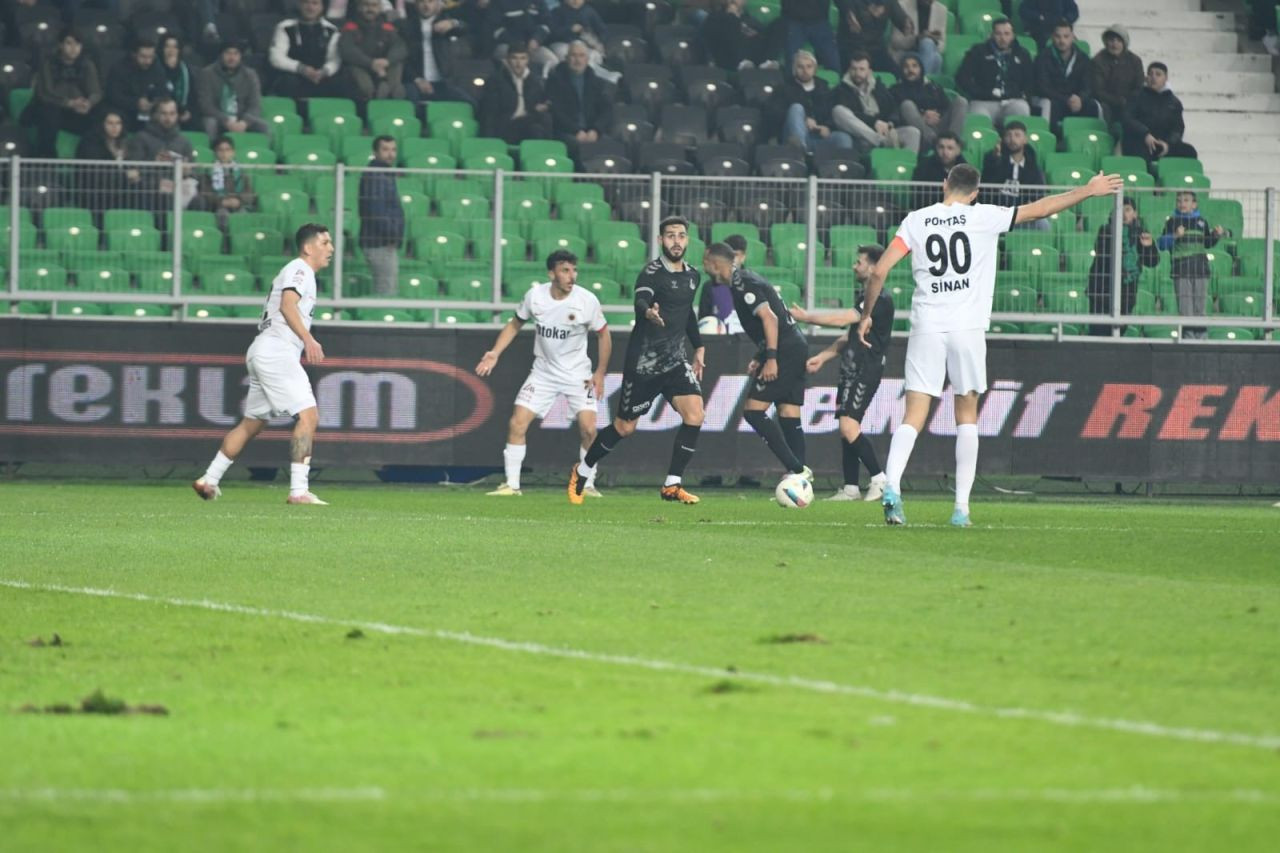 Sakaryaspor, Gençlerbirliği'ni Ağırladığı Maçta Berabere Kaldı - Sayfa 16