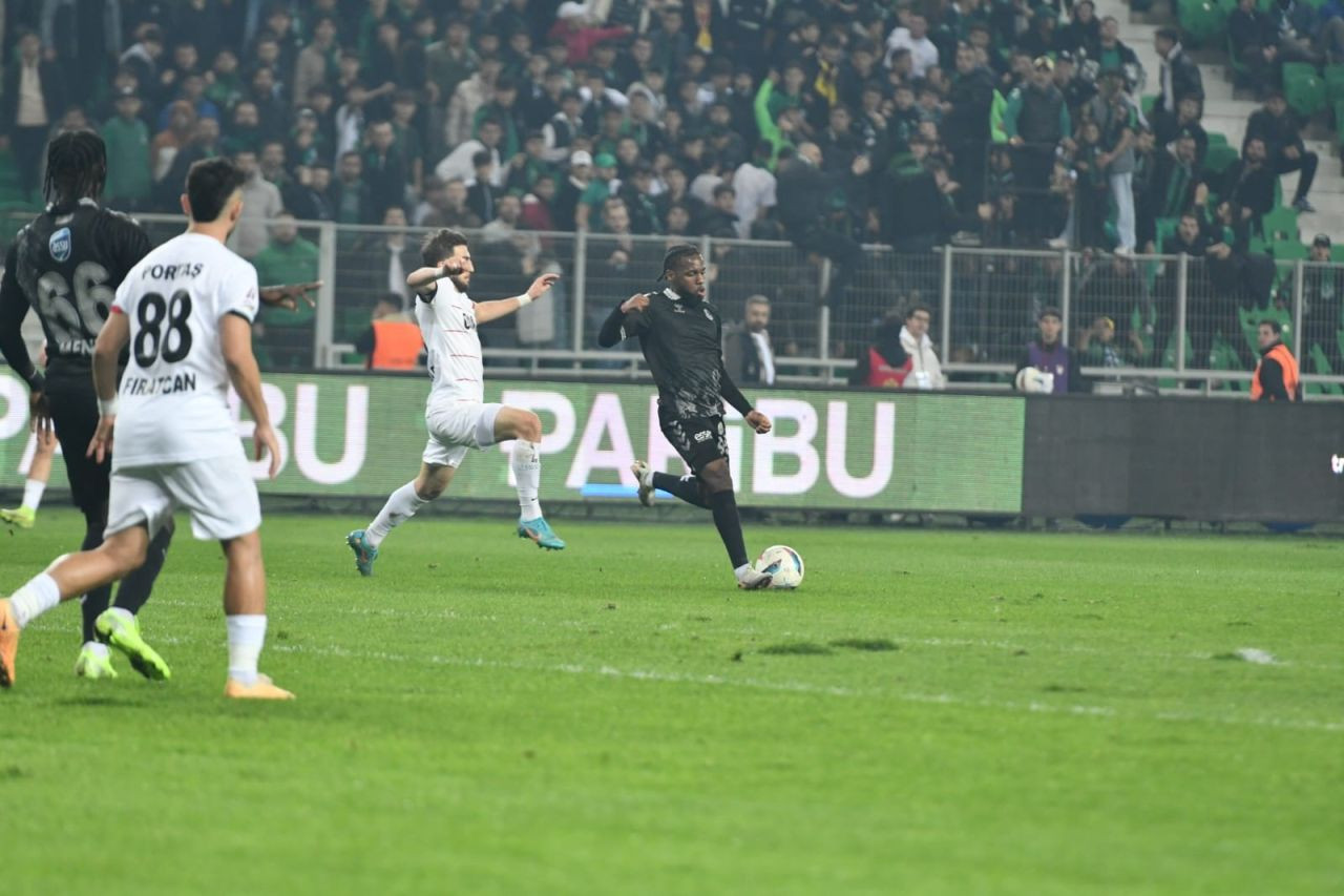 Sakaryaspor, Gençlerbirliği'ni Ağırladığı Maçta Berabere Kaldı - Sayfa 15