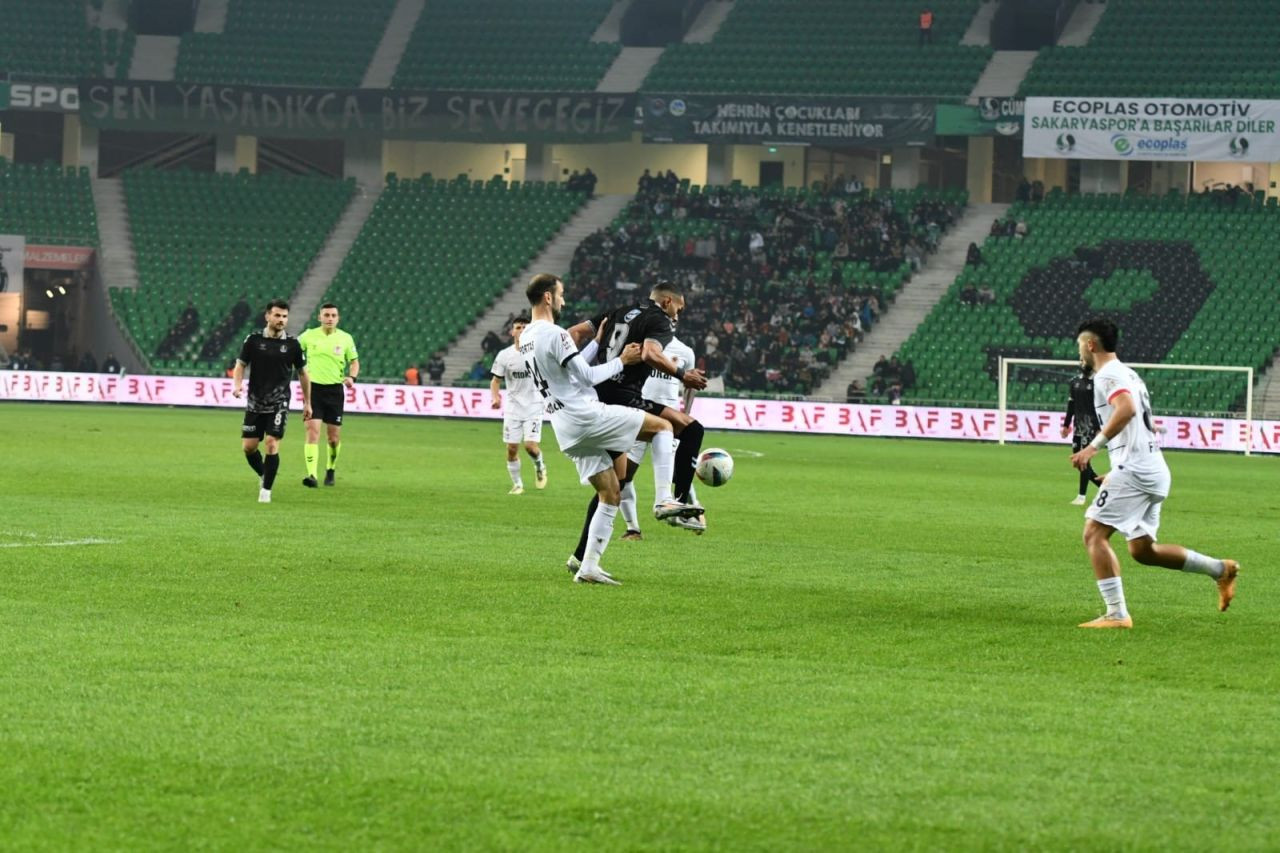 Sakaryaspor, Gençlerbirliği'ni Ağırladığı Maçta Berabere Kaldı - Sayfa 14