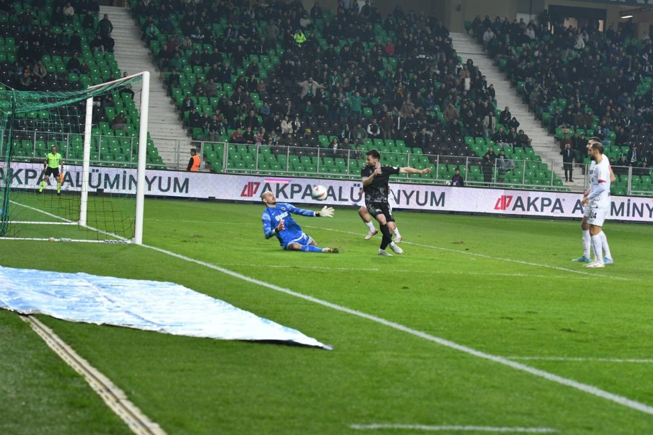 Sakaryaspor, Gençlerbirliği'ni Ağırladığı Maçta Berabere Kaldı - Sayfa 13