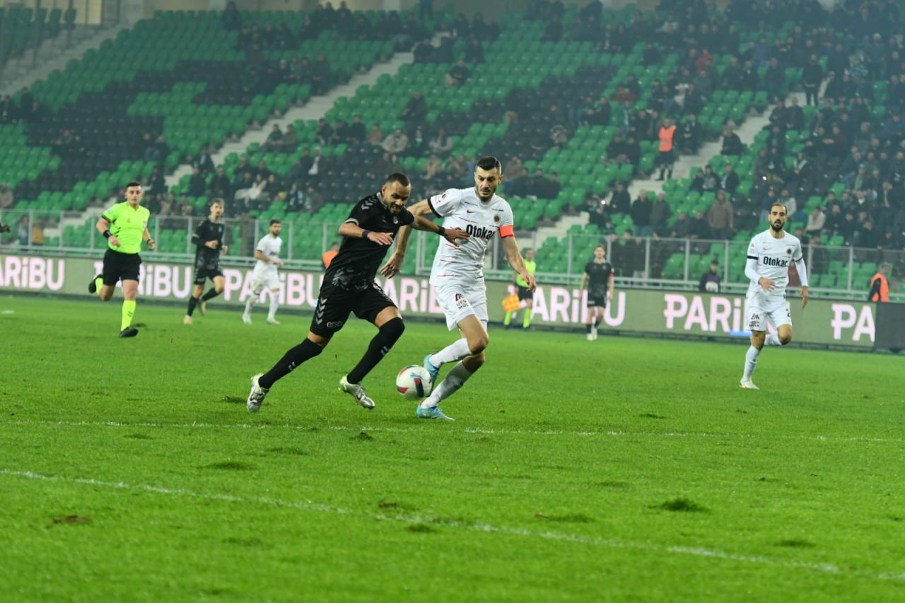 Sakaryaspor, Gençlerbirliği'ni Ağırladığı Maçta Berabere Kaldı - Sayfa 11