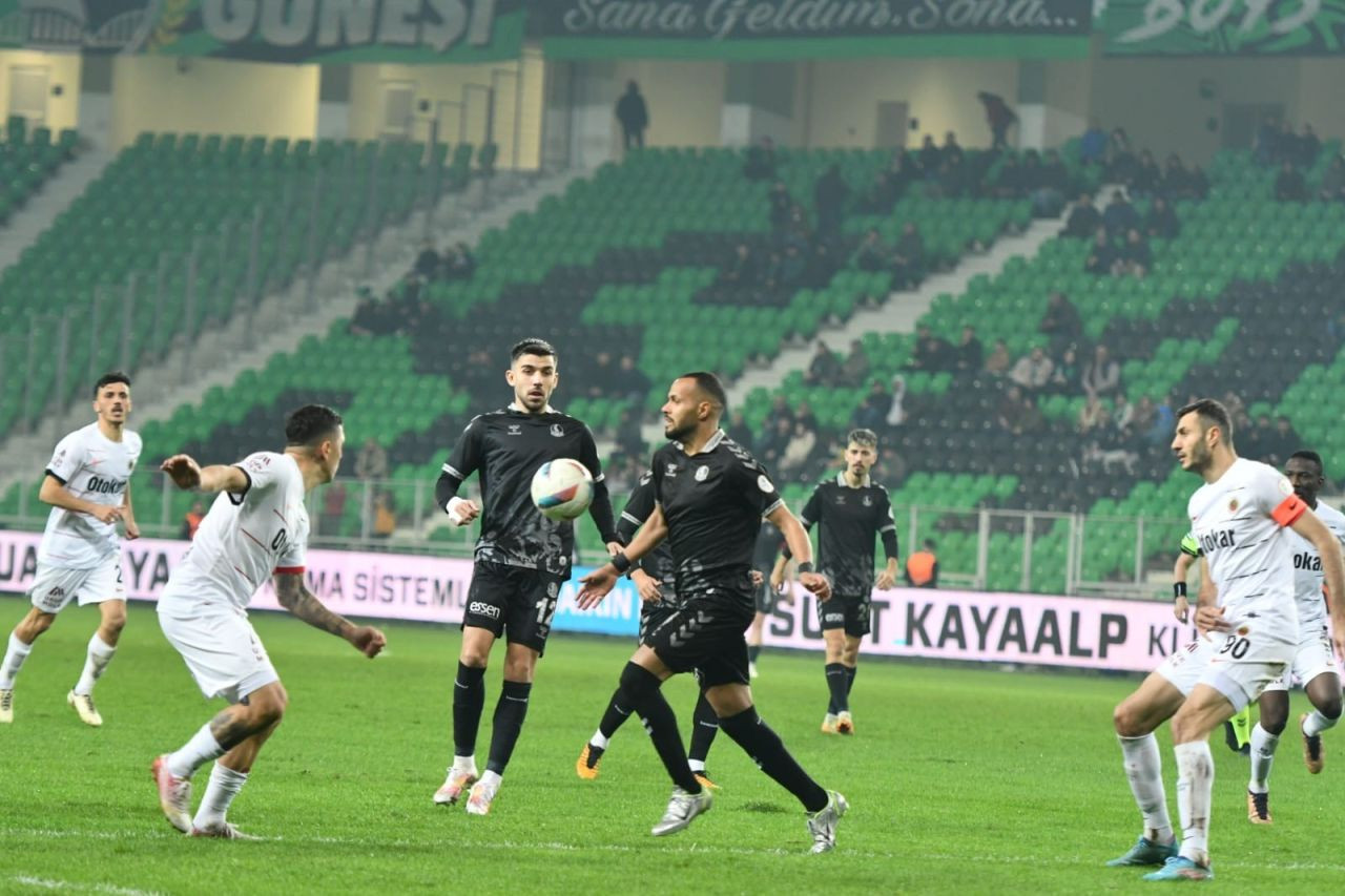 Sakaryaspor, Gençlerbirliği'ni Ağırladığı Maçta Berabere Kaldı - Sayfa 9