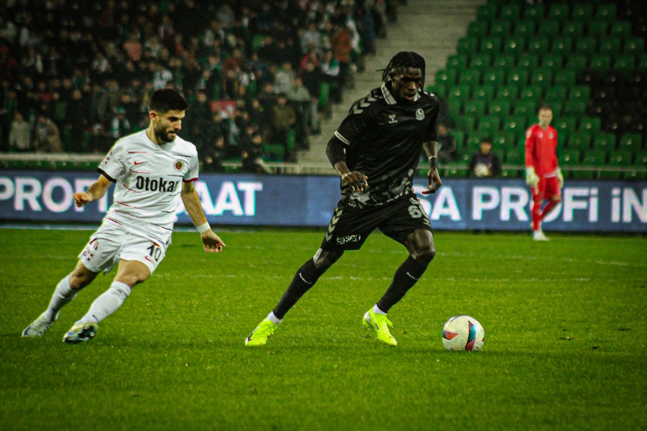 Sakaryaspor, Gençlerbirliği'ni Ağırladığı Maçta Berabere Kaldı - Sayfa 8