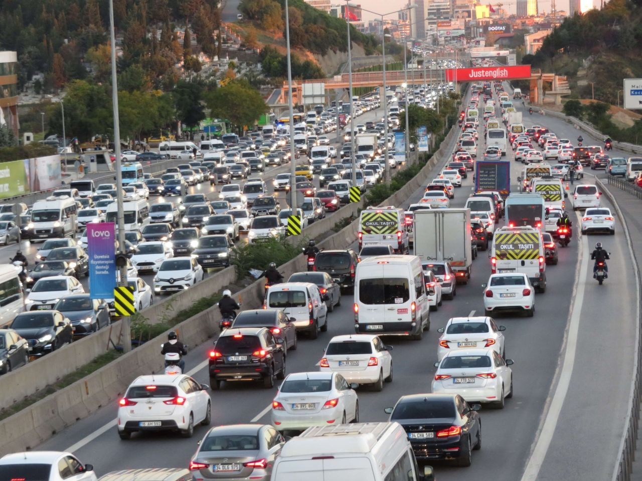 İstanbul Trafikte Zirveye Yerleşti: Yıl Boyunca 105 Saat Kaybedildi - Sayfa 10