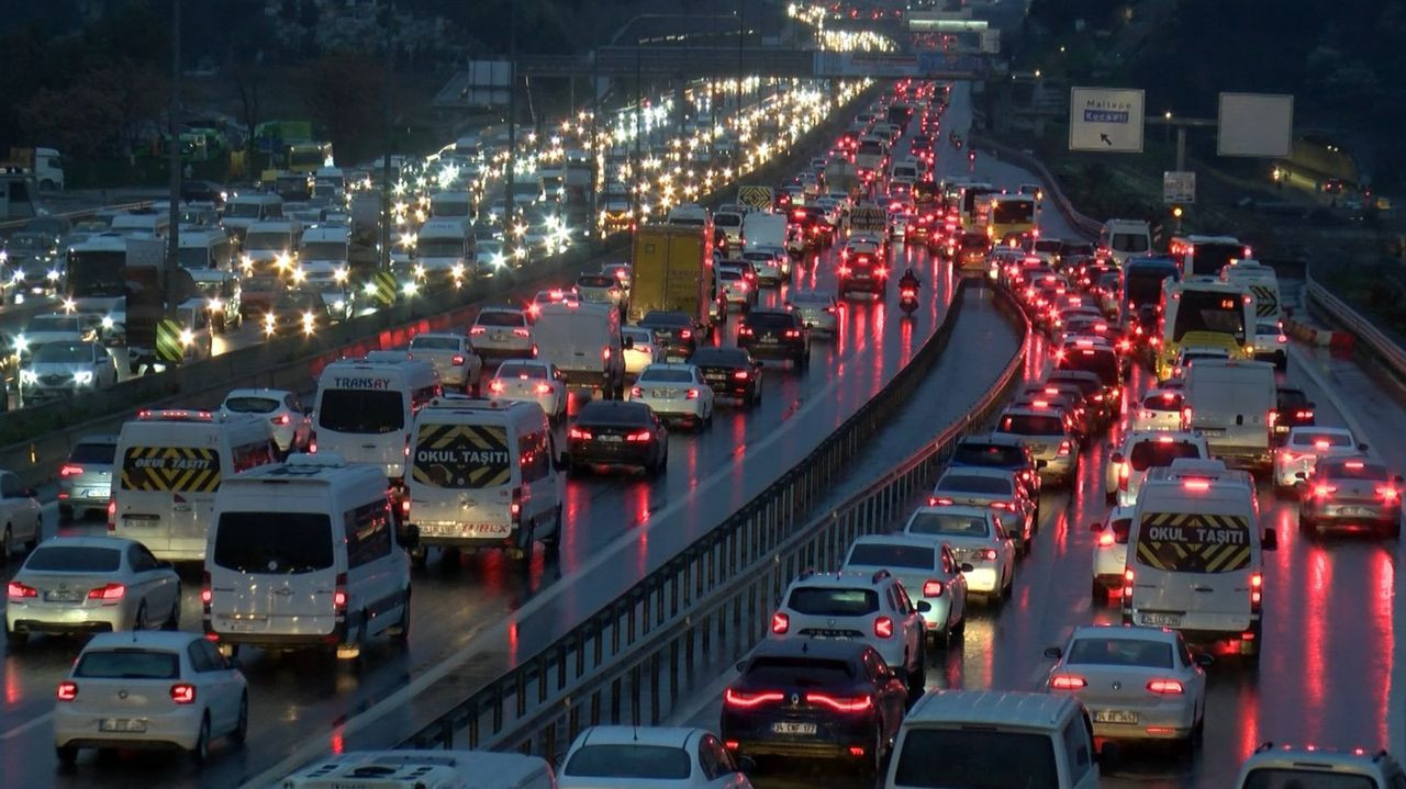 İstanbul Trafikte Zirveye Yerleşti: Yıl Boyunca 105 Saat Kaybedildi - Sayfa 9