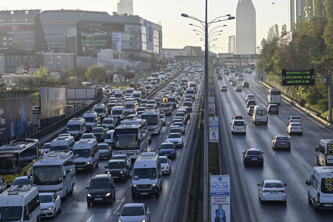 İstanbul Trafikte Zirveye Yerleşti: Yıl Boyunca 105 Saat Kaybedildi - Sayfa 8