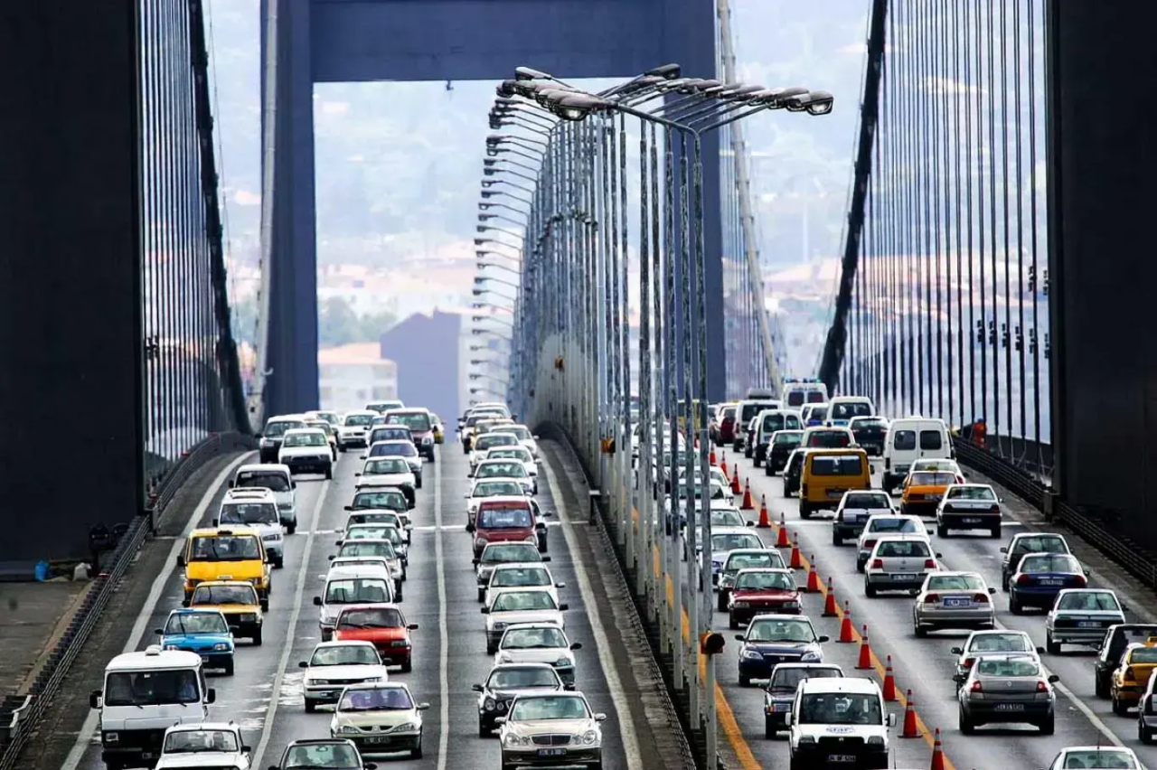 İstanbul Trafikte Zirveye Yerleşti: Yıl Boyunca 105 Saat Kaybedildi - Sayfa 1