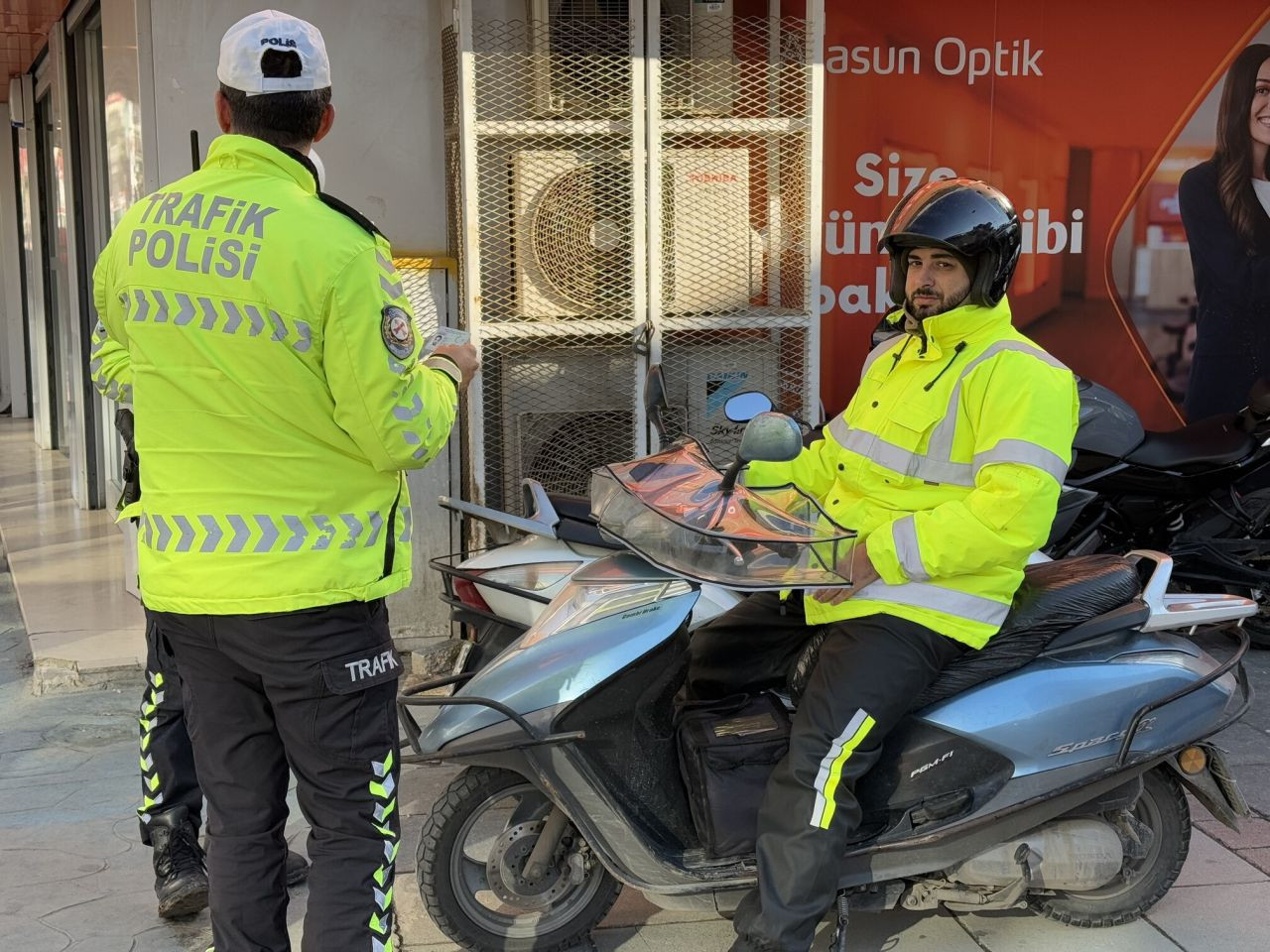 Yayalara Ayrılan Alanda Motosiklet Denetimi: Bir Saatte 127 Bin Lira Ceza Kesildi - Sayfa 2