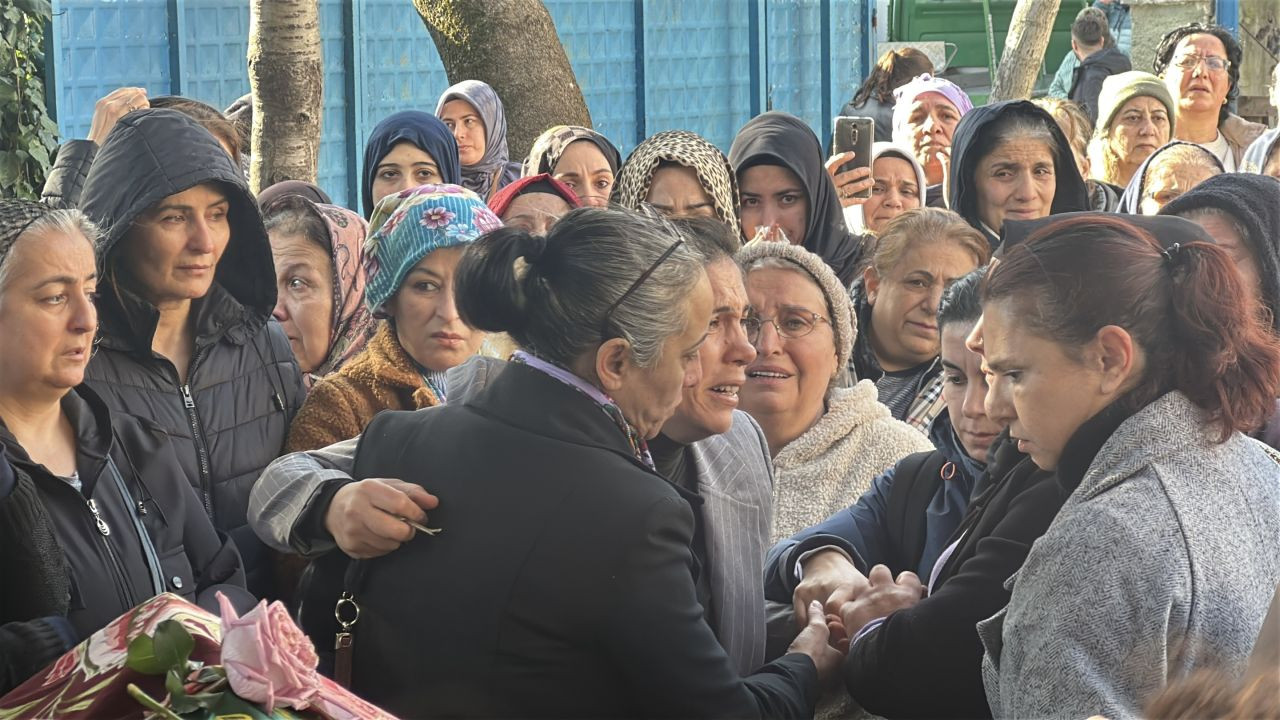 Eyüpsultan'da eşi tarafından silahla vurularak öldürülen kadın son yolculuğuna uğurlandı - Sayfa 3