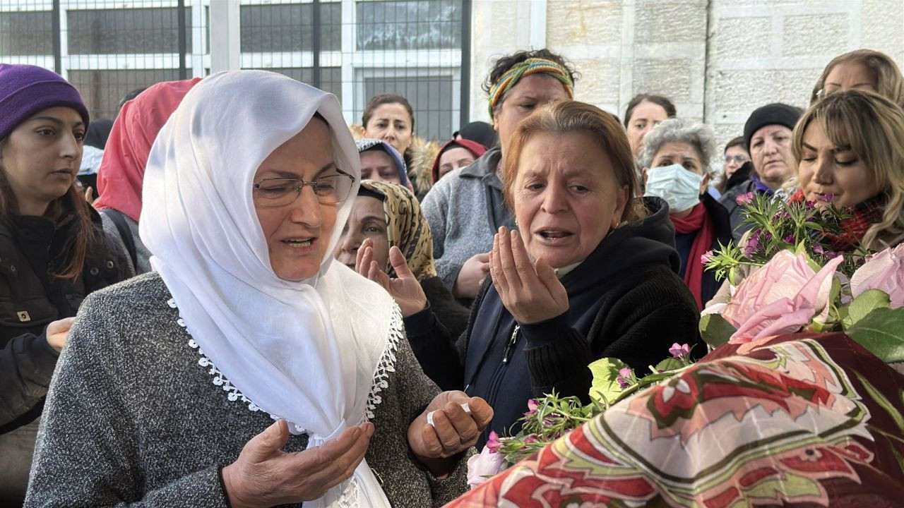 Eyüpsultan'da eşi tarafından silahla vurularak öldürülen kadın son yolculuğuna uğurlandı - Sayfa 2