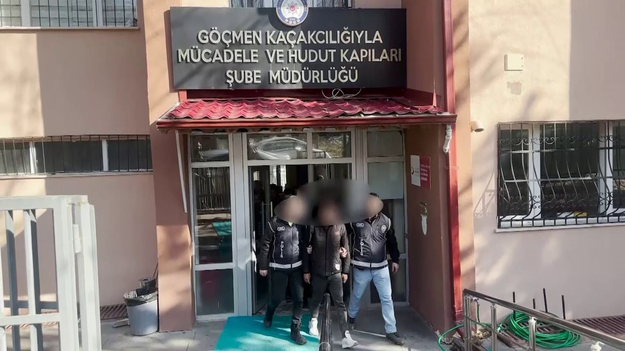 Yasadışı Göç Operasyonu: 3 Kaçak Göçmen Yakalandı, 2 Kişi Tutuklandı - Sayfa 4