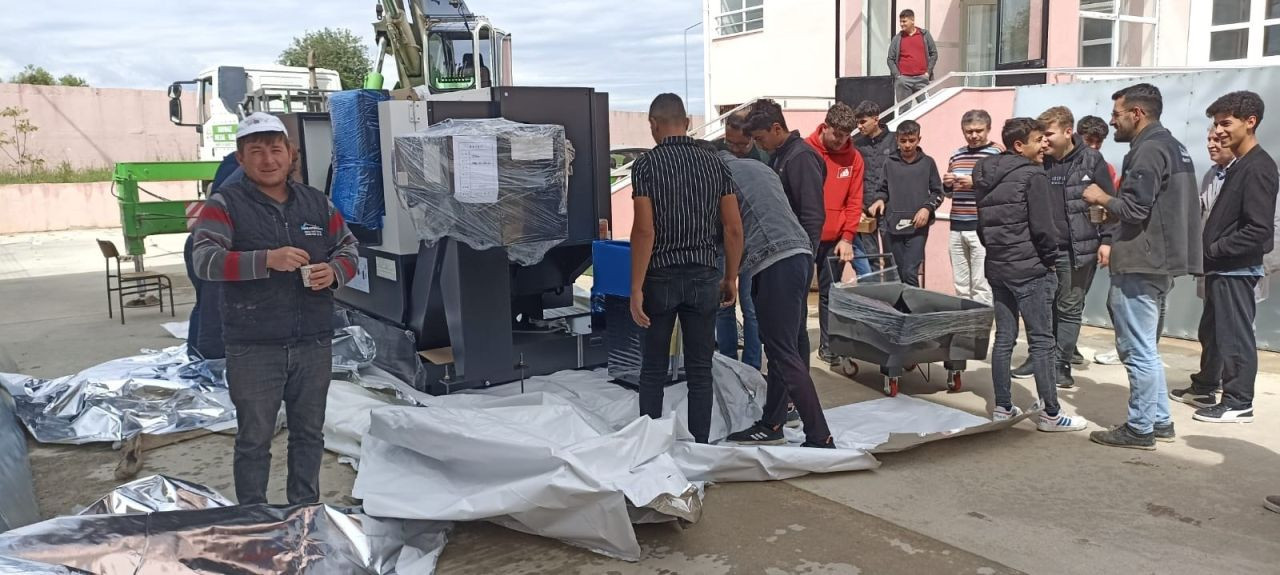 Vezirköprü Meslek Lisesi’ne Yeni CNC Makinesi: Sanayiye Katkı Sağlayacak - Sayfa 1