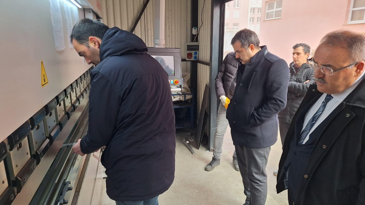 Vezirköprü Meslek Lisesi’ne Yeni CNC Makinesi: Sanayiye Katkı Sağlayacak