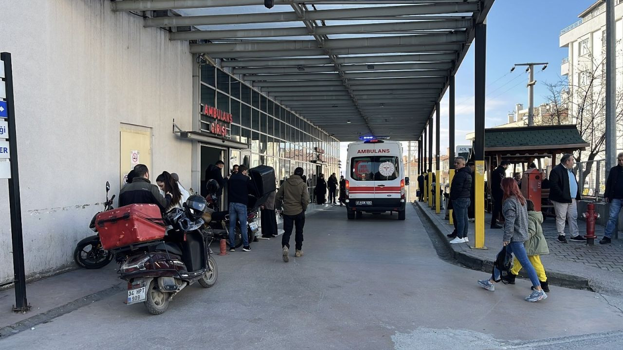 Gebze’de Okul Bahçesinde Kan Donduran Olay! Liseli Öğrenci Sınıf Arkadaşı Tarafından Bıçaklandı! - Sayfa 1