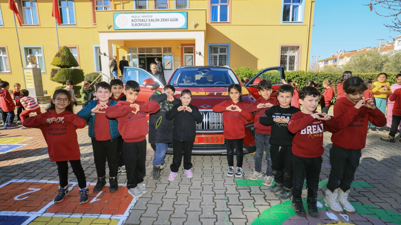 Vali Akbıyık’tan Çocuklara TOGG Jest: Heyecan Dolu Anlar
