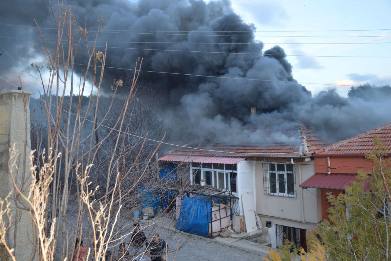 Samsun’da Çatı Katı Alevlere Teslim Oldu: İtfaiye Müdahale Etti - Sayfa 5