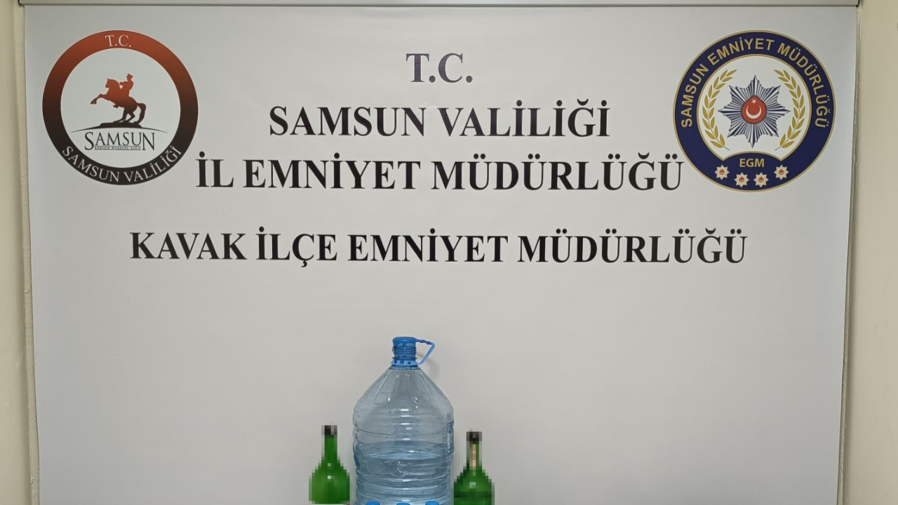 Samsun’da Tütüncüde Sahte Alkol ve Binlerce Makaron Ele Geçirildi