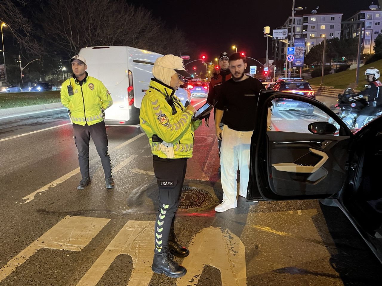 Bakırköy’de Polis Ekiplerinden Geniş Kapsamlı Asayiş Uygulaması - Sayfa 1