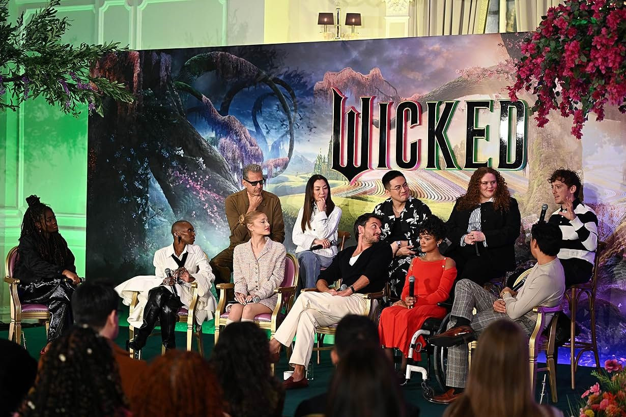 Wicked, Box Office'de Büyük Başarı Elde Ederek Rekor Kırdı - Sayfa 29