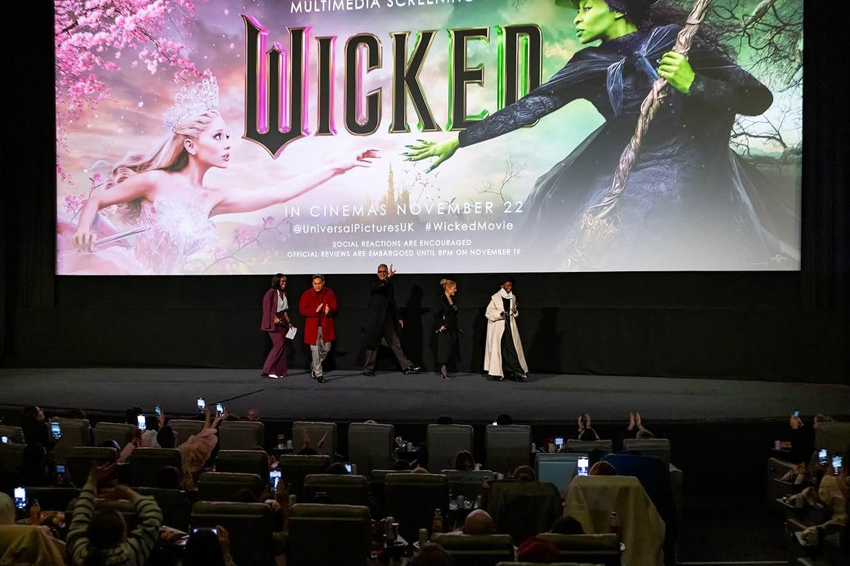 Wicked, Box Office'de Büyük Başarı Elde Ederek Rekor Kırdı - Sayfa 13