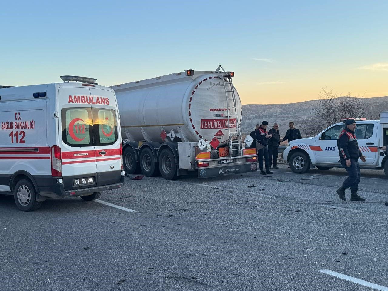 Feci Kaza: Yakıt Tankeriyle Çarpışan Otomobilde 3 Ölü, 4 Yaralı - Sayfa 3