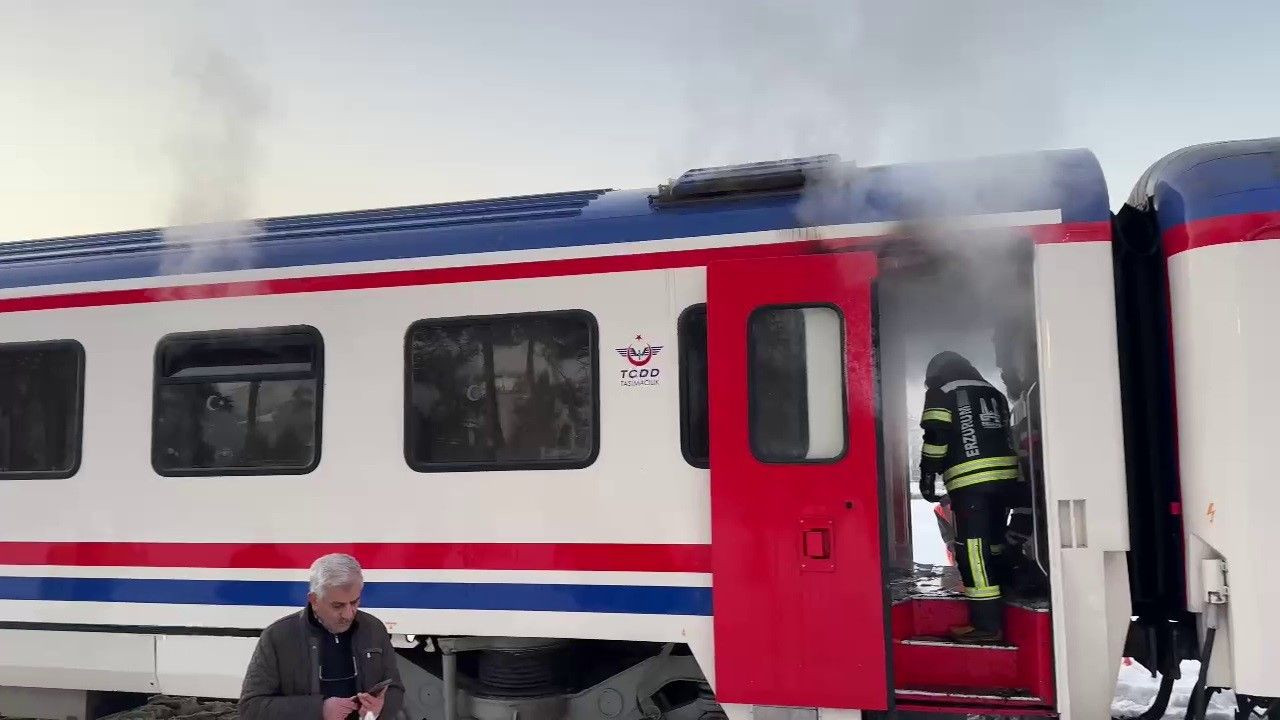 Turistik Doğu Ekspresi Vagonunda Yangın Paniği! İtfaiye Hızla Müdahale Etti - Sayfa 1