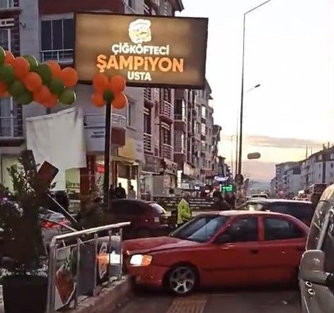 Ankara’da Kaza Yapan Araç Çiğköfte Dükkanına Girdi: 1 Yaralı - Sayfa 2