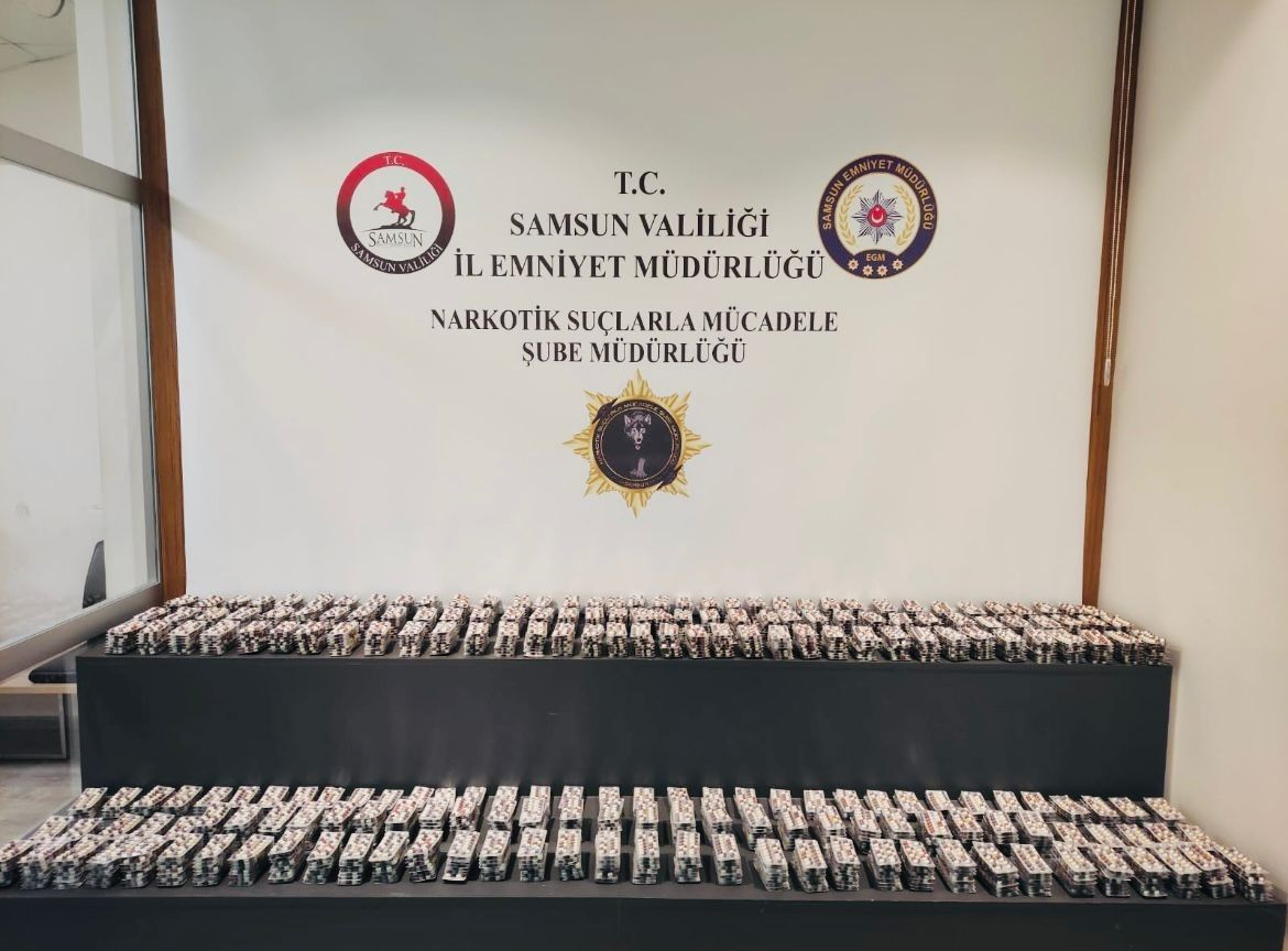 Yunus Polislerinden Kaçan Araçta 39 Bin Uyuşturucu Hap Ele Geçirildi - Sayfa 1