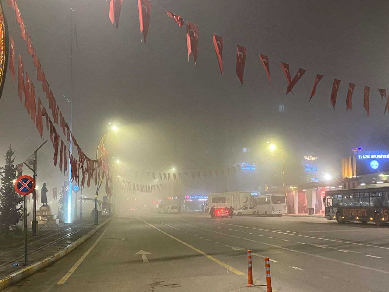 Elazığ’da Yoğun Sis Trafiği Felç Etti: Görüş Mesafesi 5 Metreye Düştü - Sayfa 5